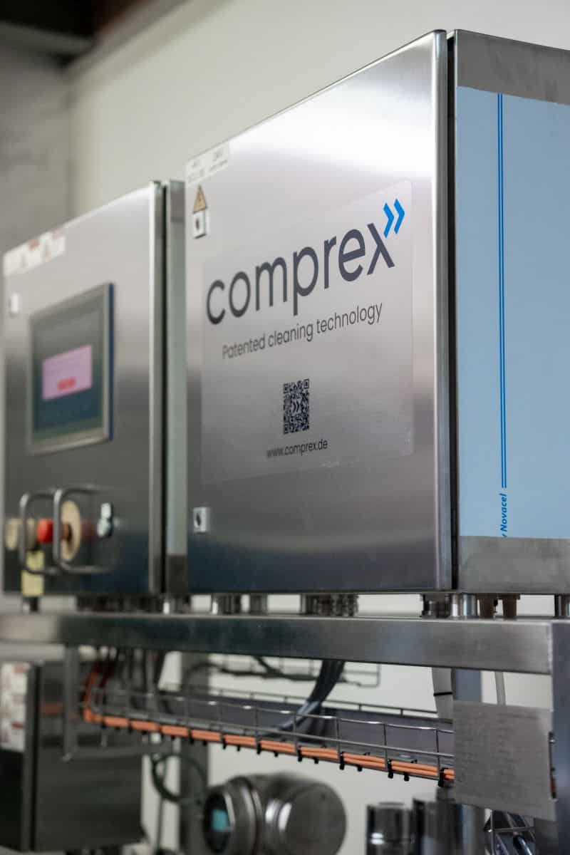 Eine Maschine mit dem Wort compex darauf.